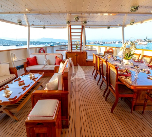 Exterio Relaxation Area With Dining