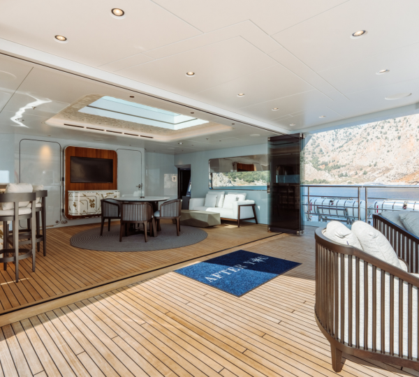 Exterior Mini Dining With Relaxation Area