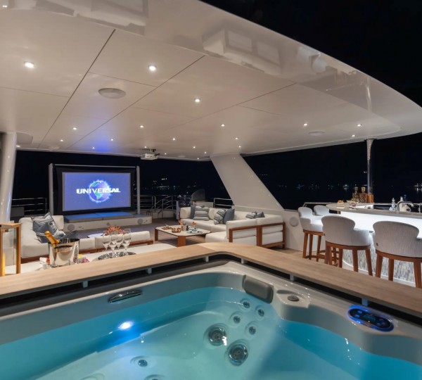 Exterior Relaxation Area With Bath