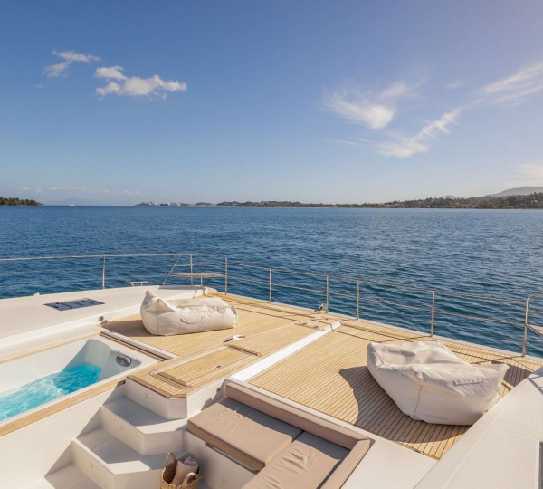 Exterior Relaxation Area With Bath