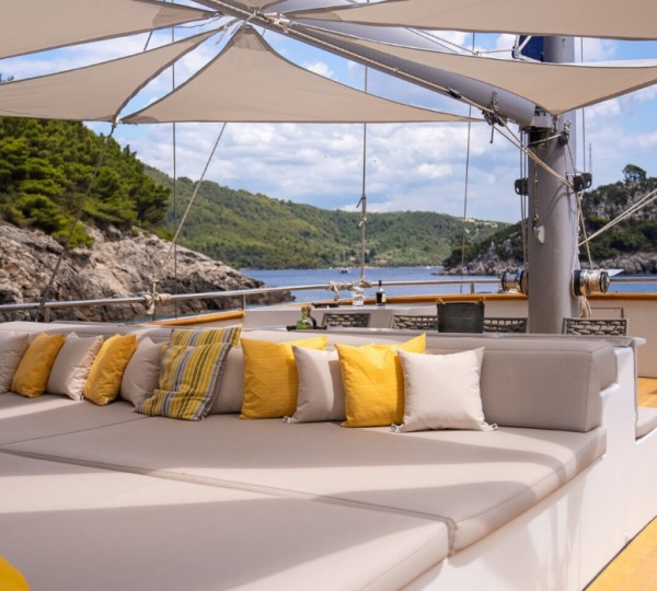 Exterior Relaxation With Captain Area