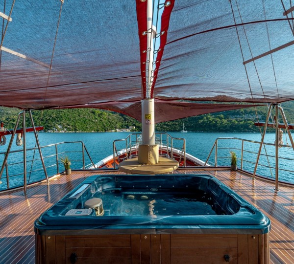 Exterior Sunbathing Area