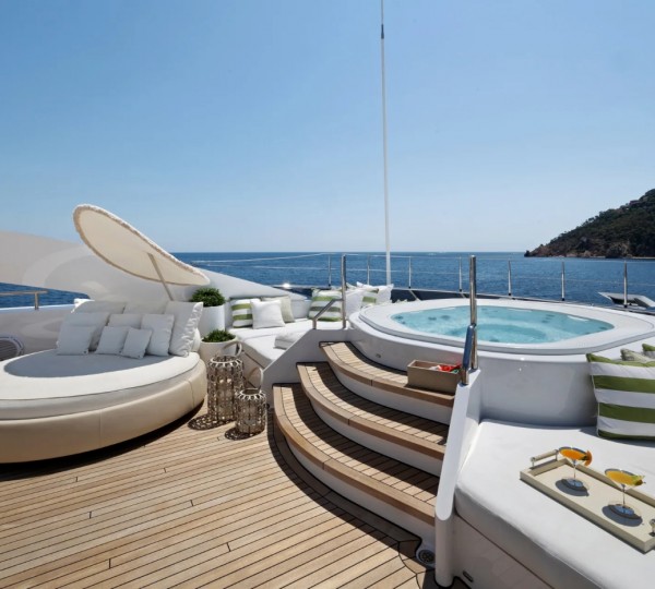 Exterior Sunbathing Area