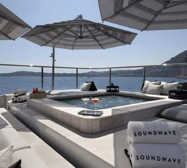 Exterior Sunbathing Area