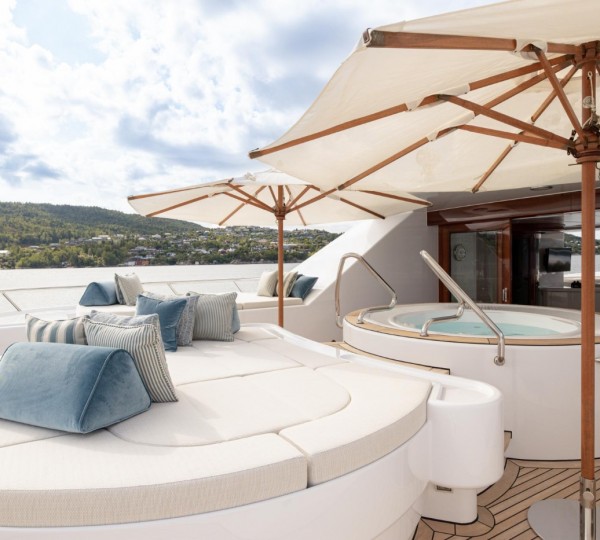 Exterior Sunbathing Area