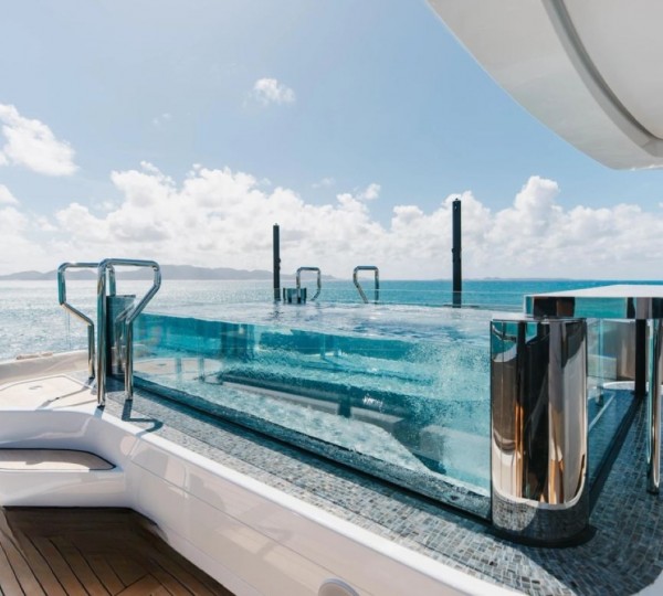 Exterior Sunbathing Area