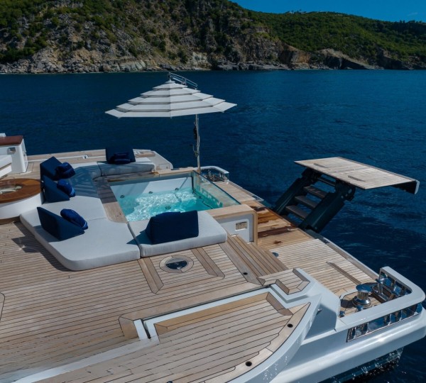 Exterior Sunbathing Area