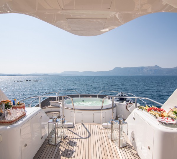 Exterior Deck Jacuzzi