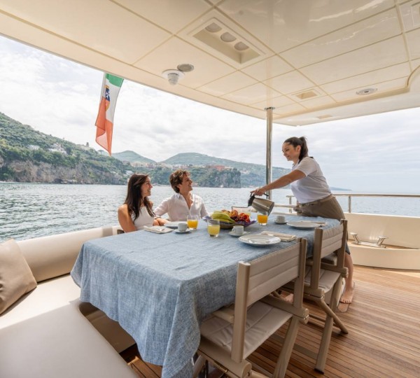 Exterior Dinnig Area With Sea Views