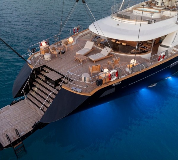 Exterior Open Sundeck With Foredeck