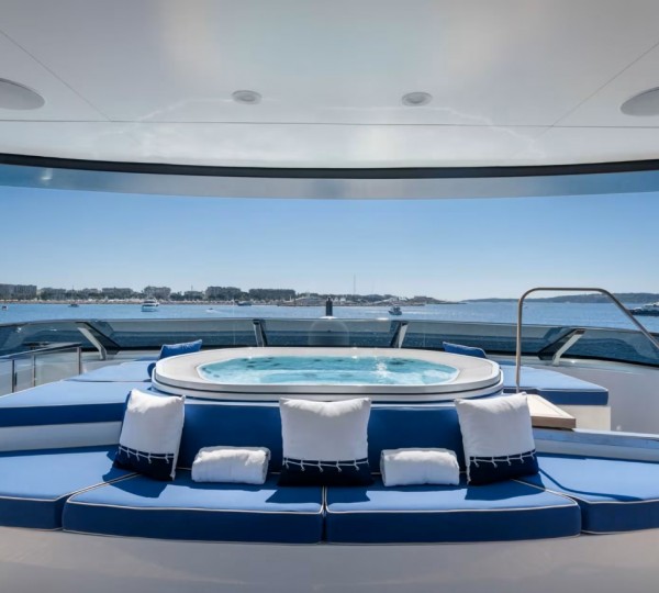 Exterior Swiming Area