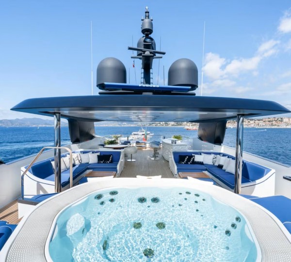 Exterior Swiming Area