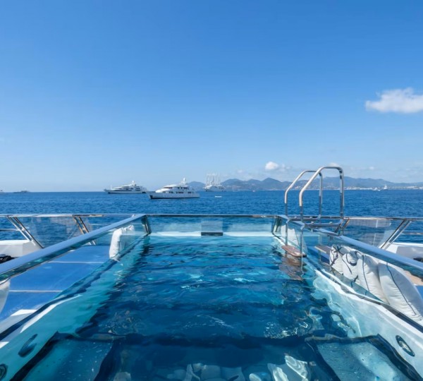 Exterior Swiming Pool Area