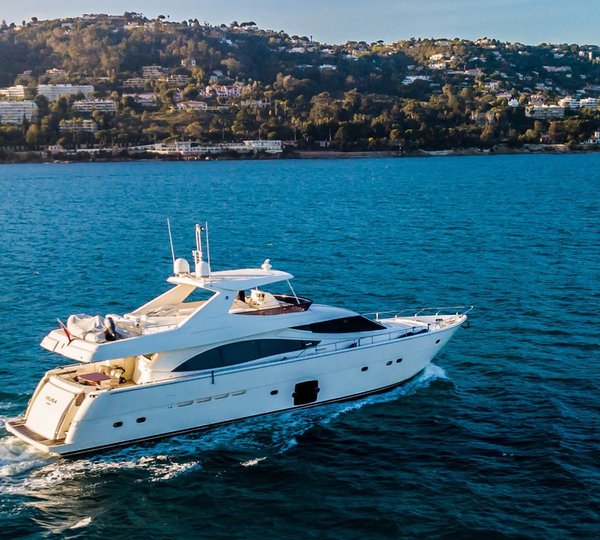 FELINA Motor Yacht Cruising