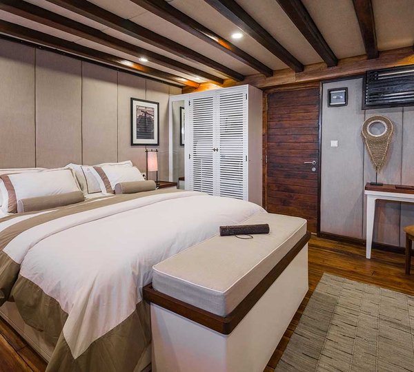 FLORES Deluxe Stateroom