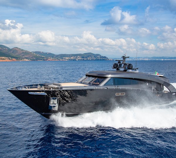 FREEDOM Yacht Running