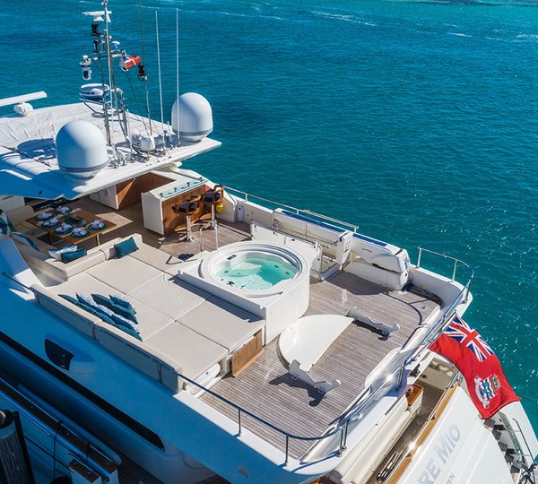 Ferretti 100 AMORE MIO - Sundeck View