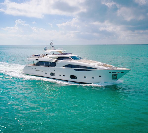 Ferretti 100 AMORE MIO - Underway