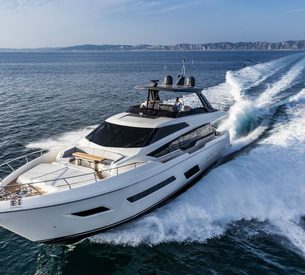 Ferretti 780