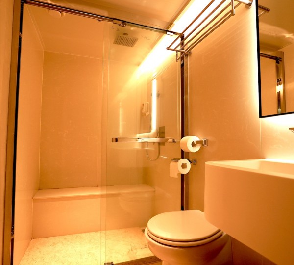 First Floor Lower Deck Tatami Cabin Ensuite