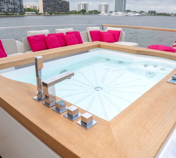 Flybridge - Jacuzzi