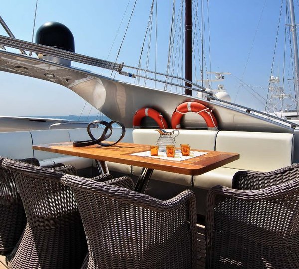 Flybridge Alfresco Dining