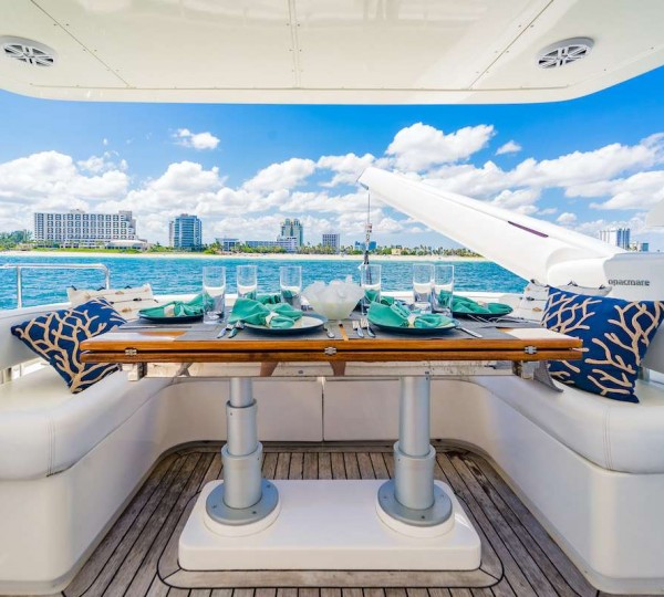 Flybridge Alfresco Dining Set Up