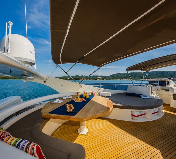 Flybridge Alfresco Dining