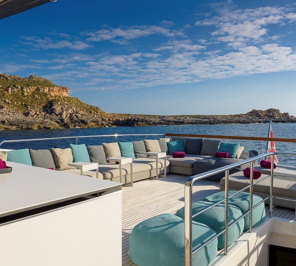 Flybridge Deck Lounge