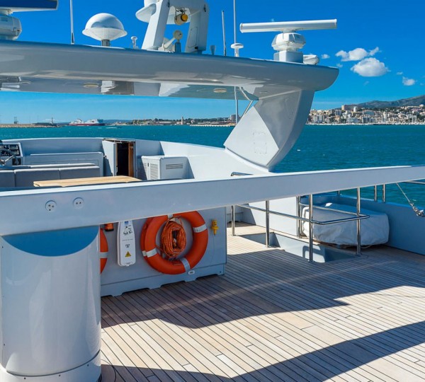 Flybridge Deckwith Tender Crane