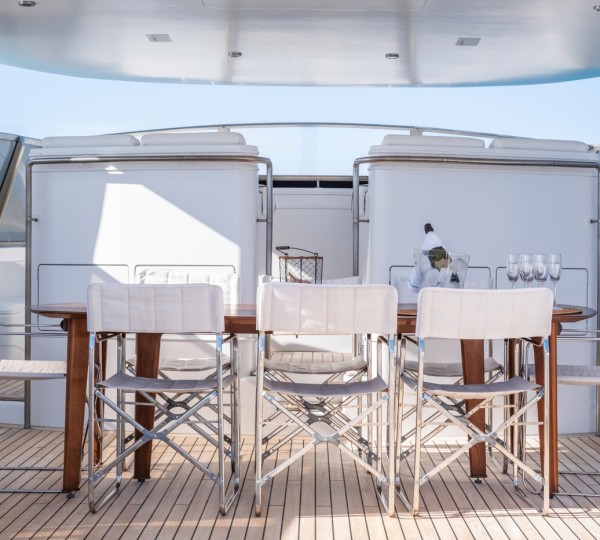Flybridge With Dining Area