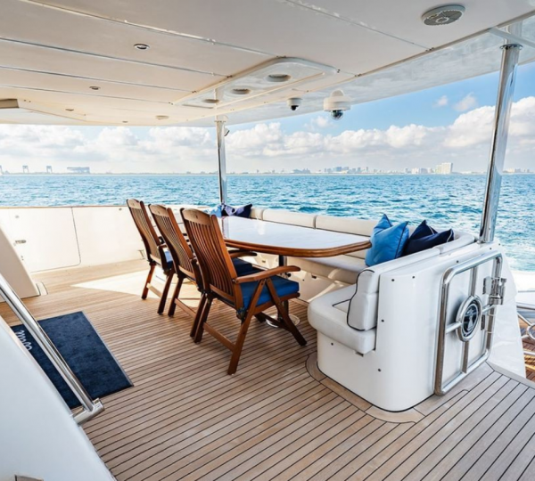 Foredeck Dining Area