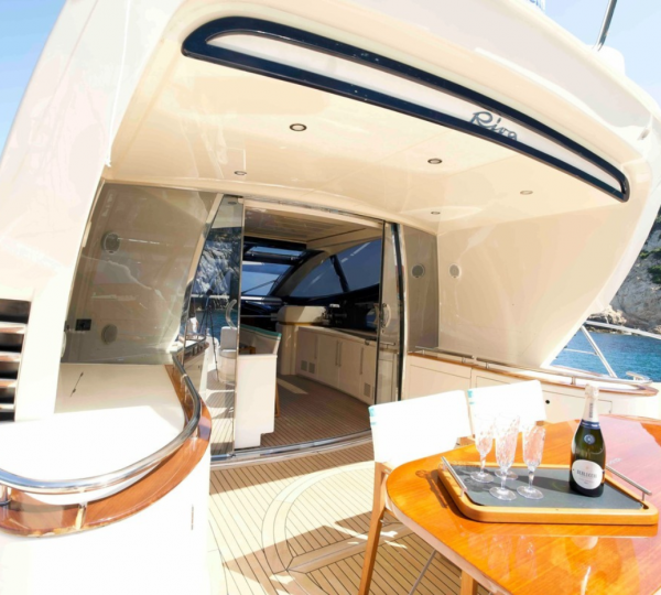 Foredeck Mini Dining Area