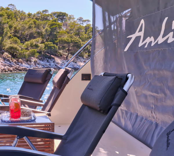 Foredeck Relaxation Area