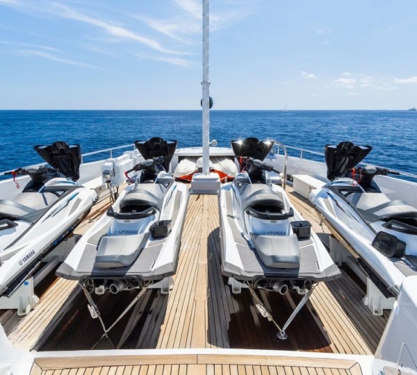 Foredeck With Water Toys