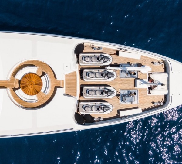 Foredeck With Water Toys