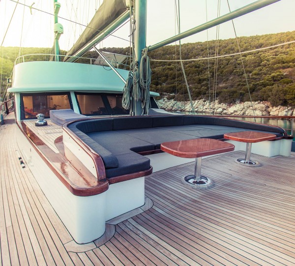 Foredeck Seating Area