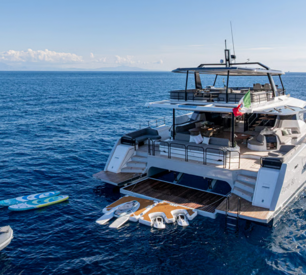 Foredeck With Entertainment Zone