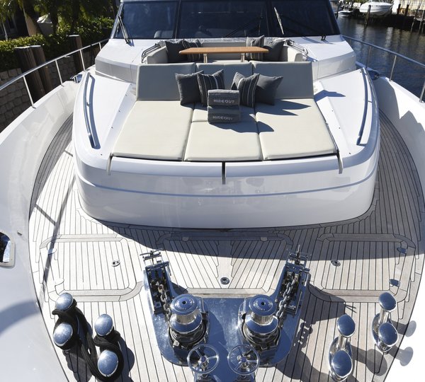 Foredeck With Sunpads And Alfresco Dining