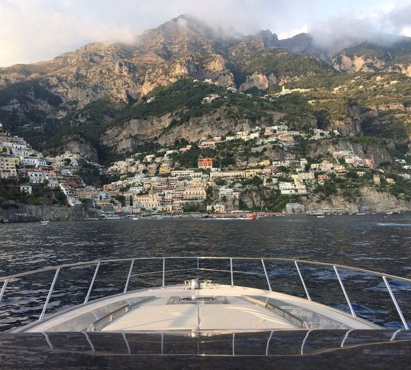 Foredeck With Sunpads