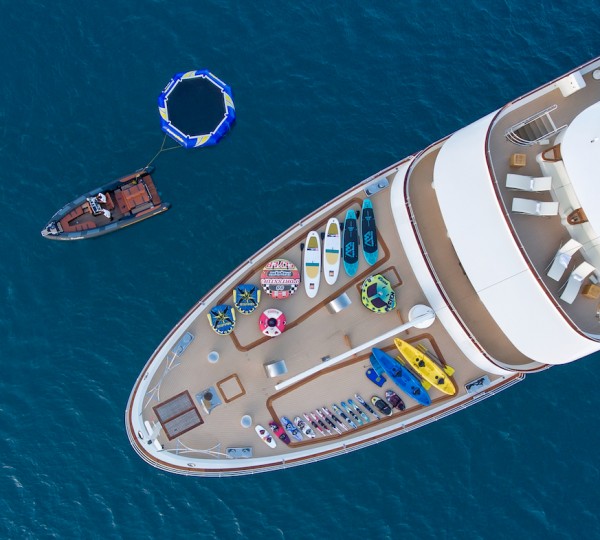 Foredeck With Water Toys