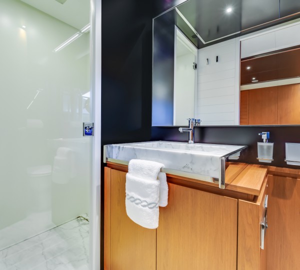 Forward Port Stateroom Head