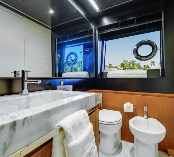 Forward Port Stateroom Head