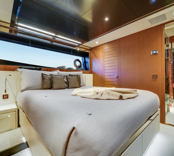 Forward Starboard Stateroom