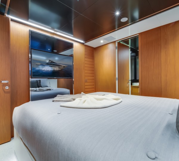 Forward Starboard Stateroom