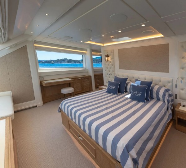 Full Beam Master Cabin