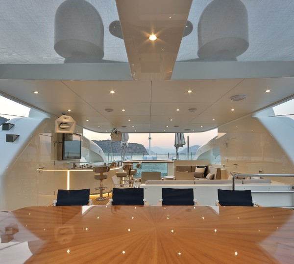 Giaola-Lu Exterior - Flybridge Deck