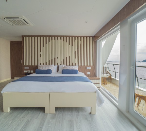 Golden Suite With Balcony