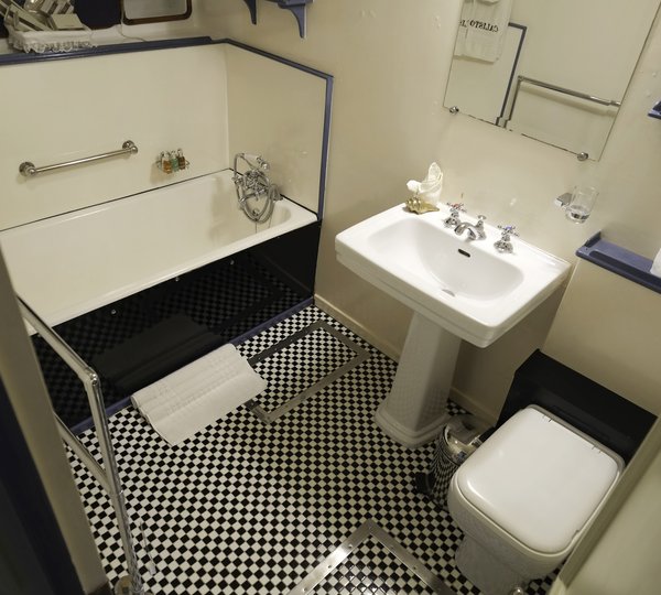 Guest Cabin Mumbai 00008