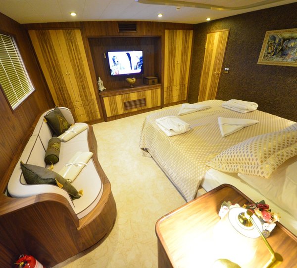 Guest Cabin With Sofa